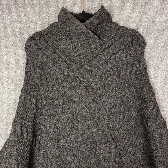Inis Crafts Womens Charcoal Gray 100% Merino Wool Cable Knit Poncho Cape M/L - Picture 3 of 8